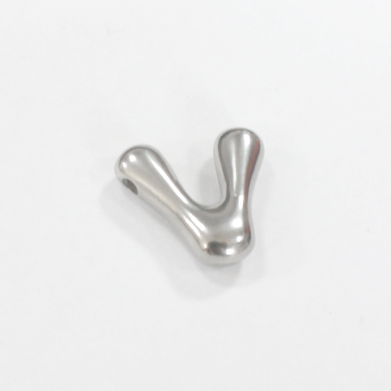 Steel-colored V letter (with horizontal hole on top) thickness 5.5*width 13.5*height 19mm*aperture 1.8mm (unit weight 4.66g)