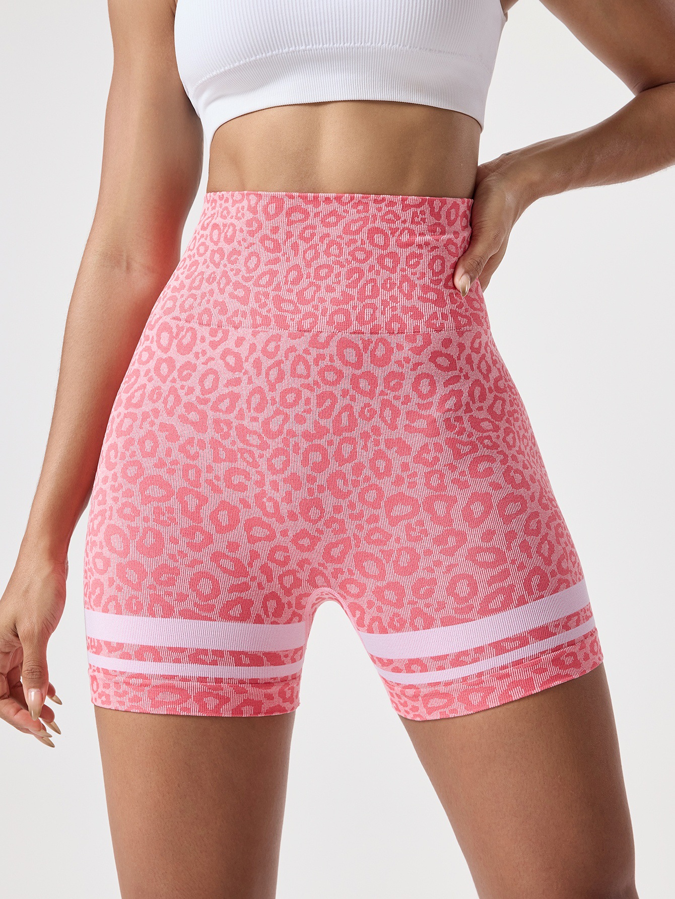 Pantalones cortos de yoga sin costuras de cintura alta con estampado de leopardo de color en contraste