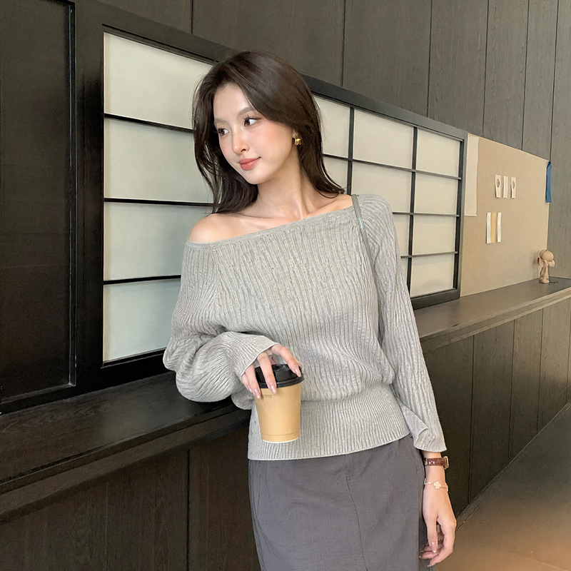 Xiuxixi Thirteen Lines 2026 Autumn Elegant Wool One-Shoulder Knit Top K20319 Xiuxixi Thirteen Lines 2026 Autumn Elegant Wool One-Shoulder Knit Top K20319