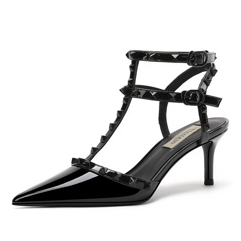 Два кольца V дома заклепки высокие каблуки скорость атаки 2025 летний новый острый каблук темперамент