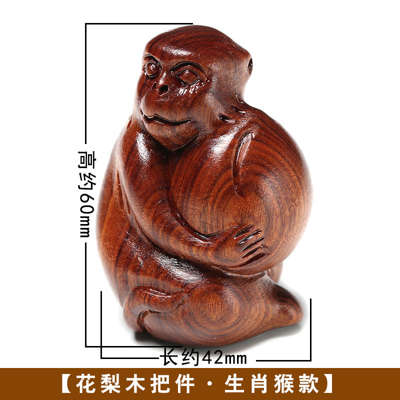 黄花梨の取っ手の件の木はクルミのヒョウタンの十二生肖の文を彫って赤い木の彫刻の小さい掛け金を彫って中実の置物を並べます。|undefined