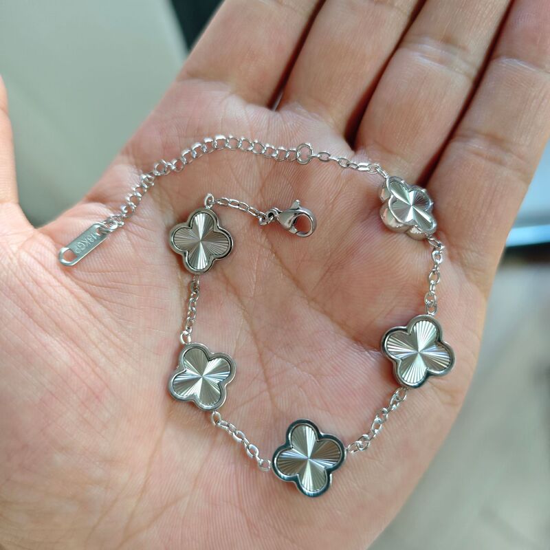 Cross-Border Hot-Selling Titanium Steel Four-Leaf Clover Flower Bracelet, Light Luxury High-End Feel, High-Quality Version Four-Leaf Clover Bracelet Jewelry Wholesale
