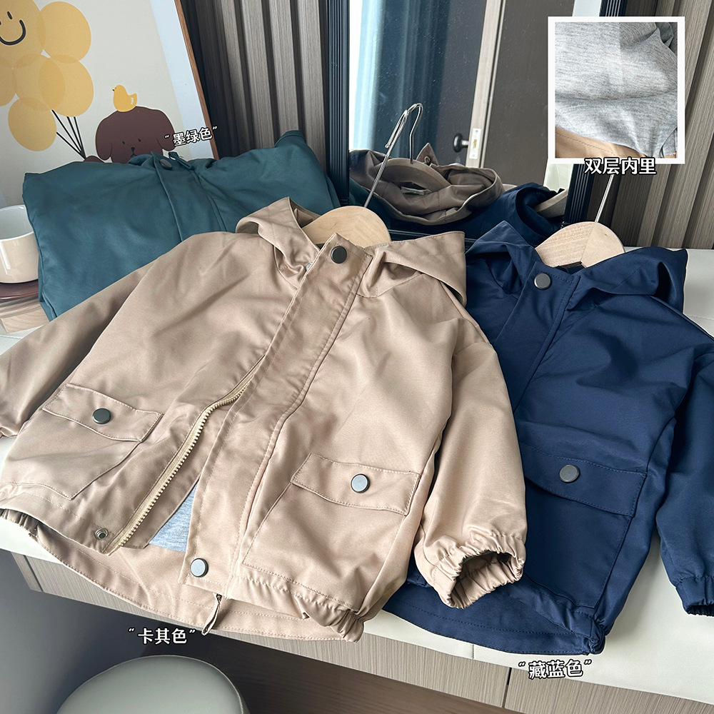 2022 autumn children's clothing boys and children solid color simple British style hooded children's coat windbreaker clothing wholesale
