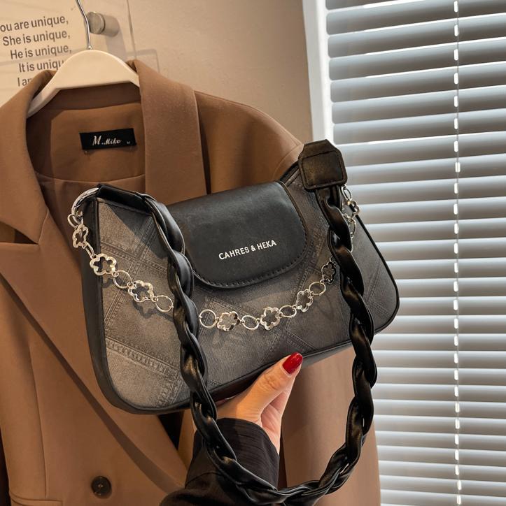 Este año popular nicho residuos de bolsas 2025, nuevo bolso de mujer, bolso de hombro retrógrado, bolso de brazo pequeño