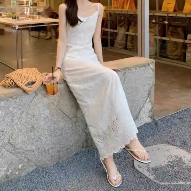 2025夏季新款度假风设计感高级百搭收腰提花刺绣蕾丝吊带连衣裙女|undefined