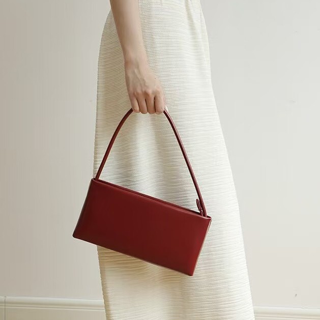 Niche Vintage Shoulder Crossbody Bag Baguette Underarm High-end Women's Bag Fashionable All-match Western-style Simple Hand-held Wedding Bag