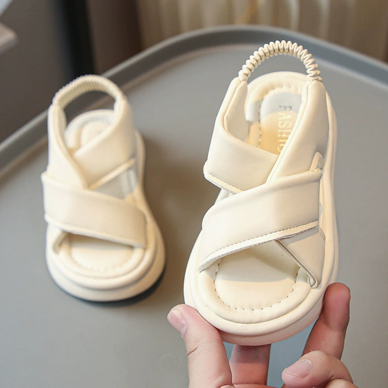 Детские летние сандалии для девочек 2025 года. Новые летние спортивные пляжные туфли с мягкой нескользящей подошвой. Модная обувь для девочек среднего и старшего возраста.