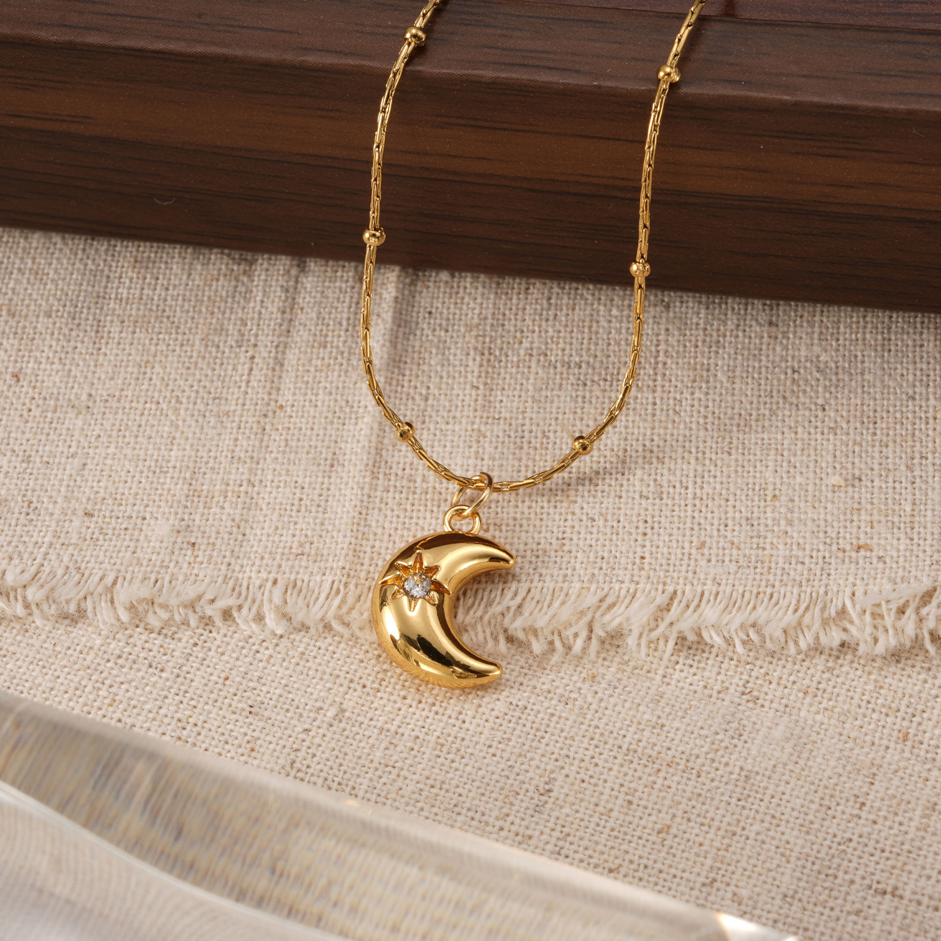 Fashionable brand small necklace stainless steel