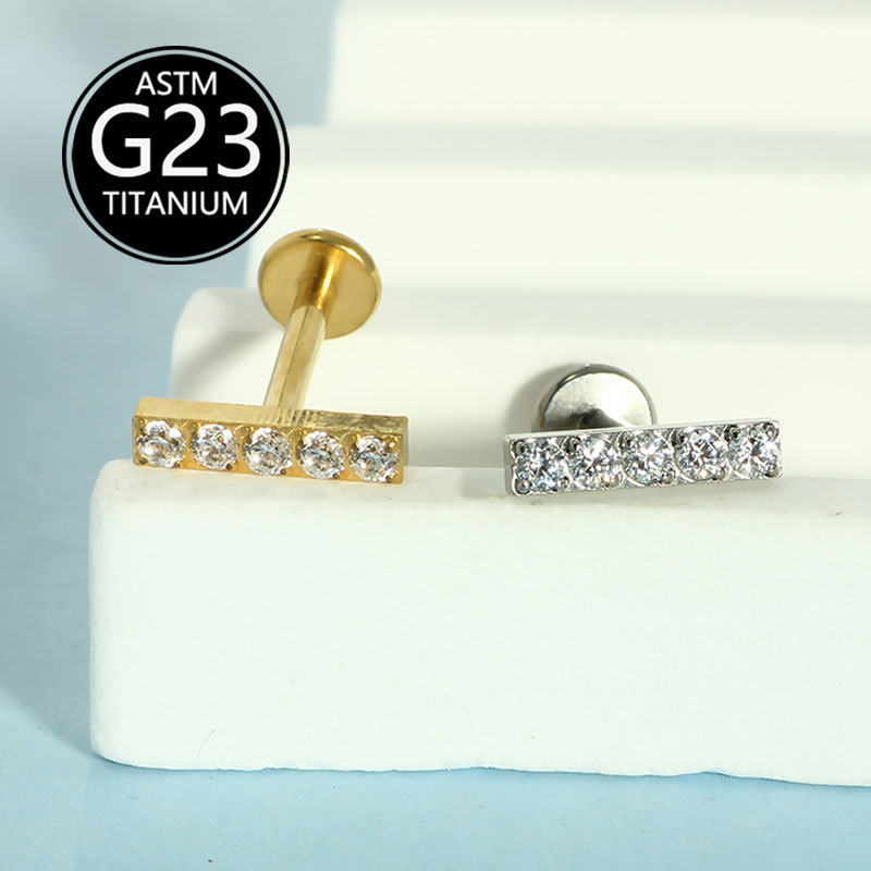 16G labret stud size and finish detail