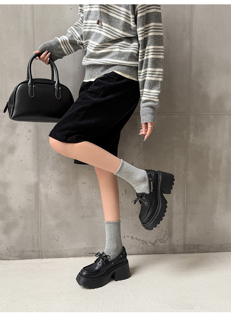 Giày loafer nữ đế xuồng platform dây buộc phong cách Anh quốc – mũi sâu, da bóng, gót 5 cm — Đen (bóng), Đen (mờ) chi tiết 9