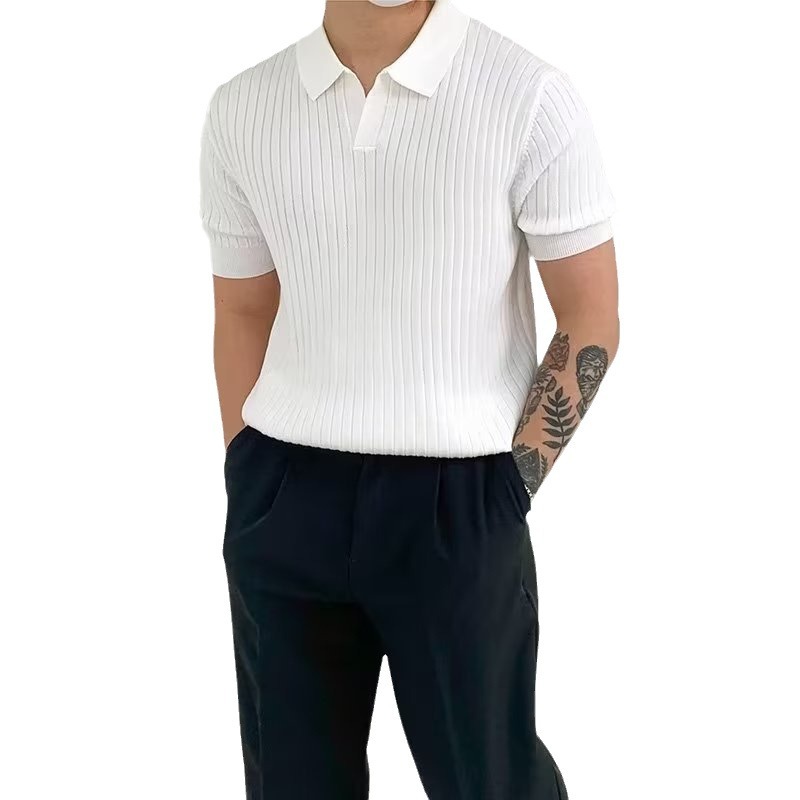 Poloシャツの男性の韓国版の潮流は襟のtシャツの男性の半袖をめくって軽く熟しています。