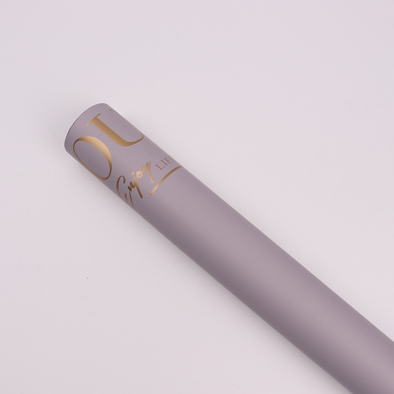 El nuevo papel de embalaje en inglés de Li Zhiran Jane Eyre abraza el papel de embalaje de flores para el día de San Valentín