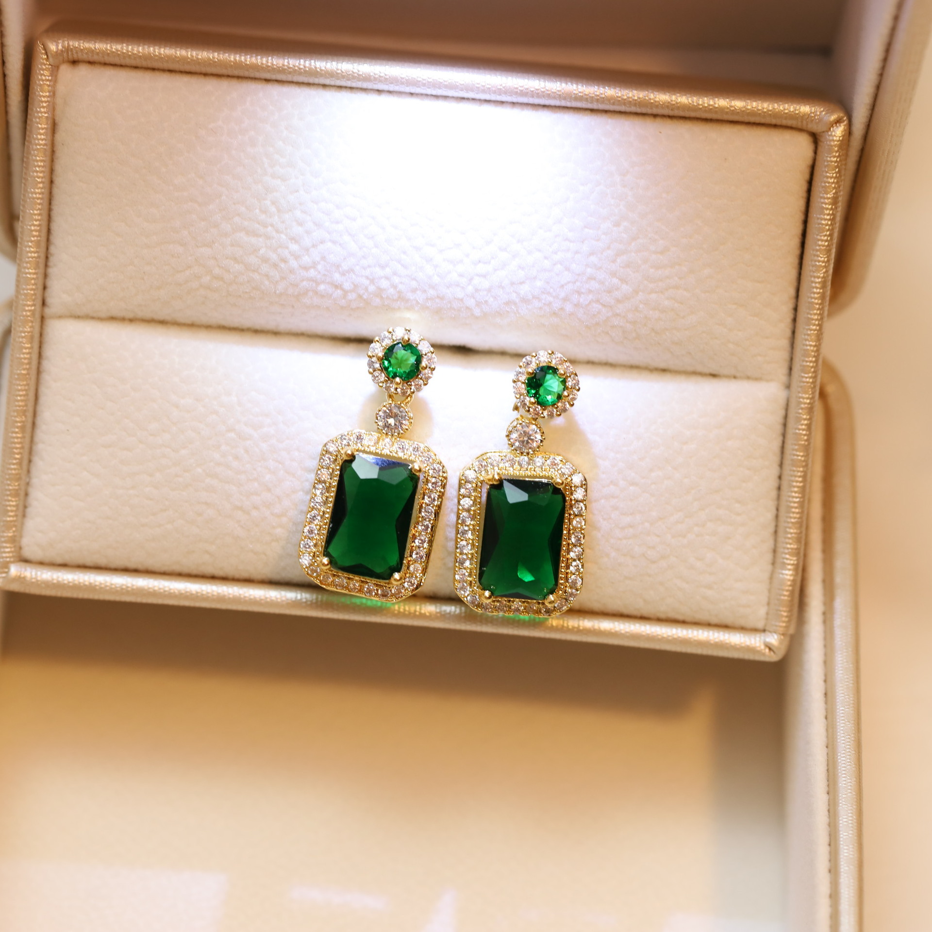 Retro Geometric Titanium Steel Inlay Zircon Pendant Necklace 1 Piece