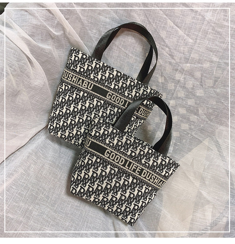 New is Korean style portable cosmetic bag, toiletry bag, cosmetic bag, women's bag, mommy bag, work lunch box bag, small tote bag