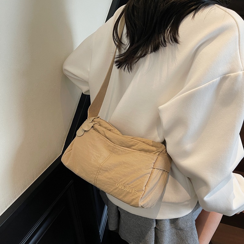 轻便布包包女2025新款时尚百搭单肩包休闲简约多层便携潮流斜挎包