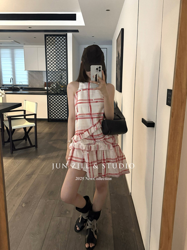 法式连衣裙夏天韩系设计感不规则红色格纹荷叶边无袖显瘦背心裙女|undefined