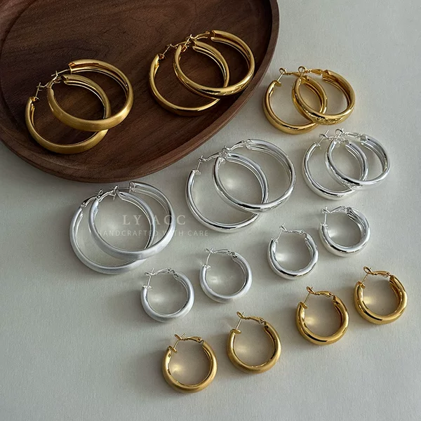 Classic Circular Earrings with a Smooth Polished Finish, Vintage Style, High-End Cool Luster, Geometric Minimalist, Light Luxury Fashion Earrings