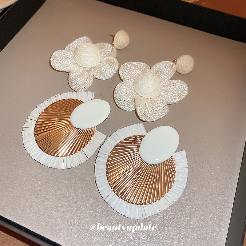 Tejido retro pendientes redondos de diseño de moda europea y americana pendientes de personalidad de alto grado pendientes de temperamento exagerado al por mayor