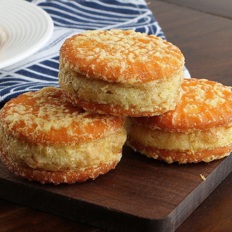 One piece drop shipping mung bean cake chestnut crisp mung bean cake cake traditional pastry heart whole box snacks specialty snacks wholesale