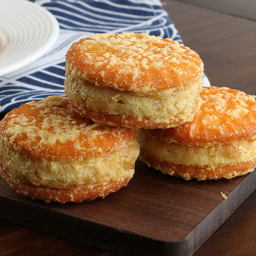 One piece drop shipping mung bean cake chestnut crisp mung bean cake cake traditional pastry heart whole box snacks specialty snacks wholesale