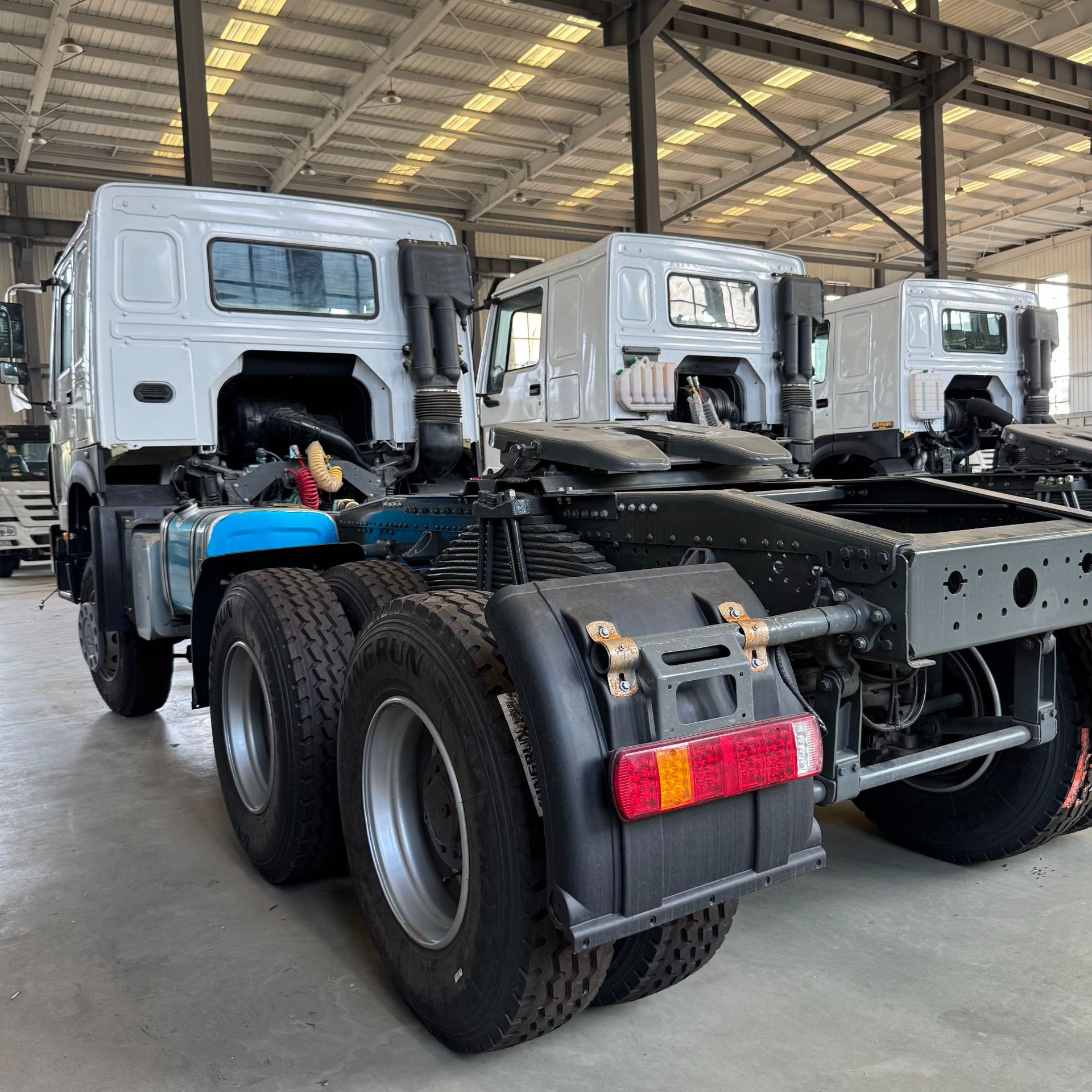 HOWO 371 tractor trailer head, dual-drive engineering sand and mineral cargo transport semi-trailer HOWO tractor trailer head