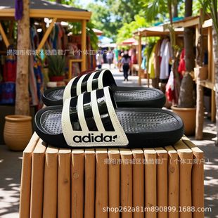 ���� �W��վ��ЬŮ�ļ��r���⴩��H�l�y��׷���һ����i����Ь��