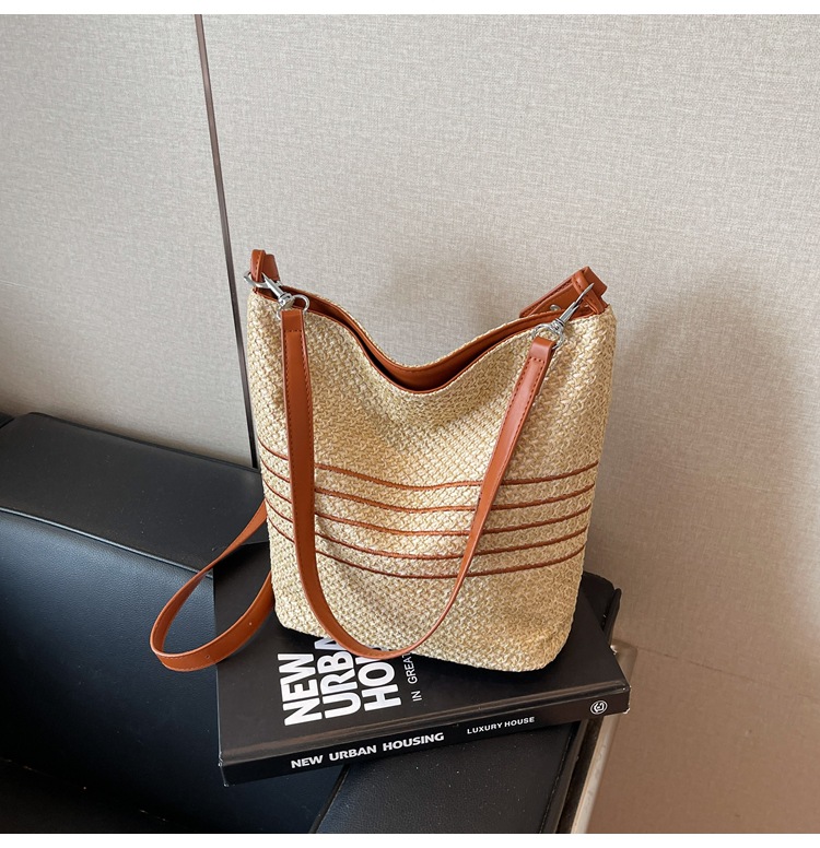Bohemian hand-woven straw bag for women, large capacity 2025 new summer single-shoulder crossbody beach bag undefined