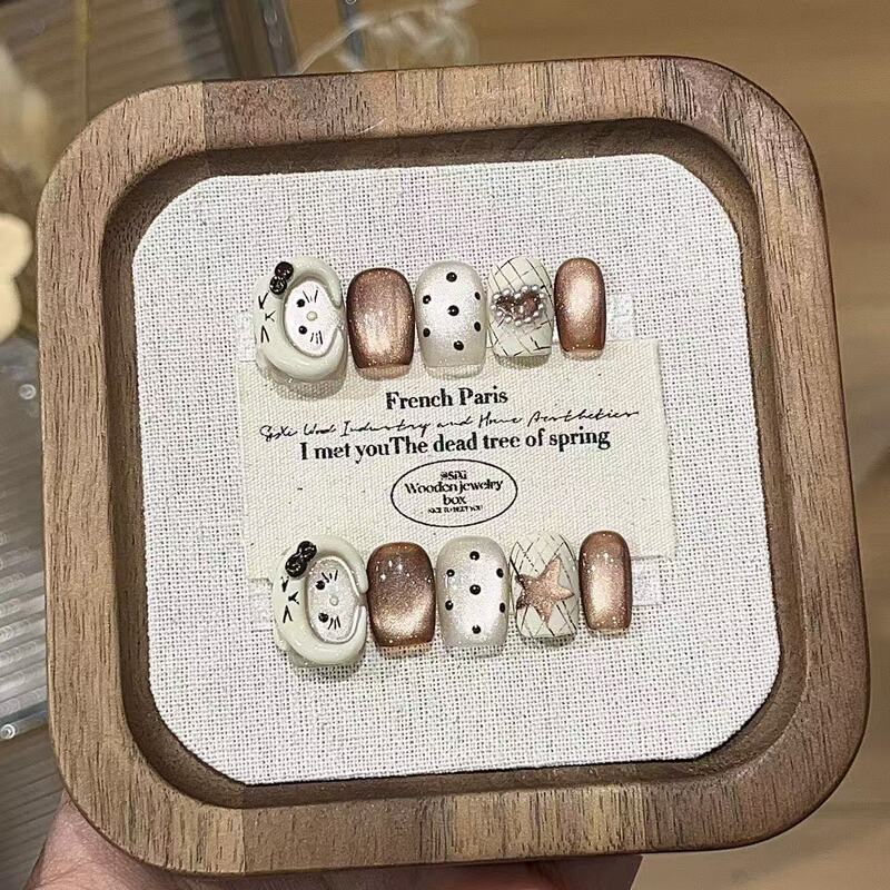Elf-style cute cartoon cat nail art with glass beads and cat eye effect Elf-style cute cartoon cat nail art with glass beads and cat eye effect