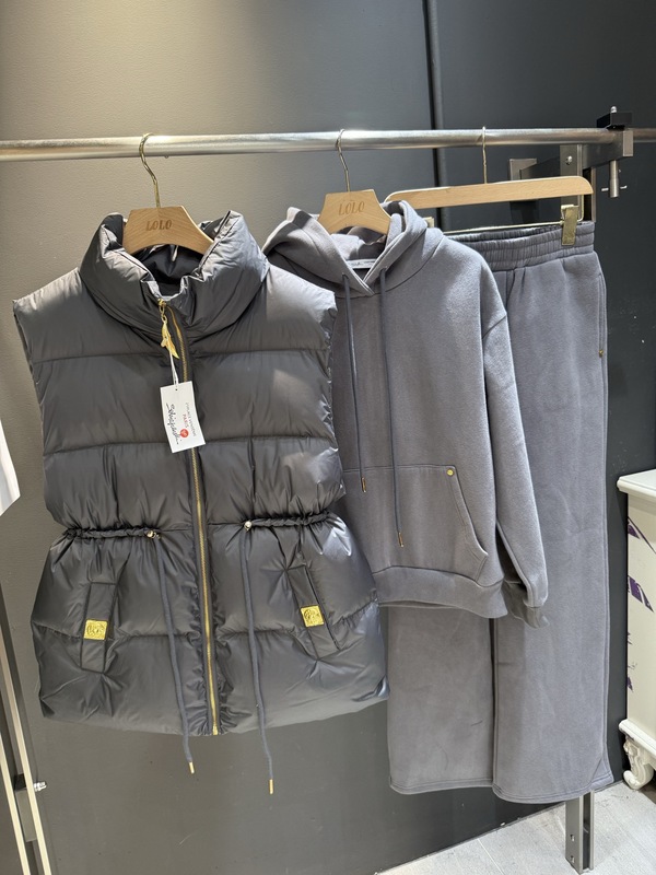 mm家25ss秋冬新款异型扣装饰棉马甲+卫衣三件套立领套装|undefined