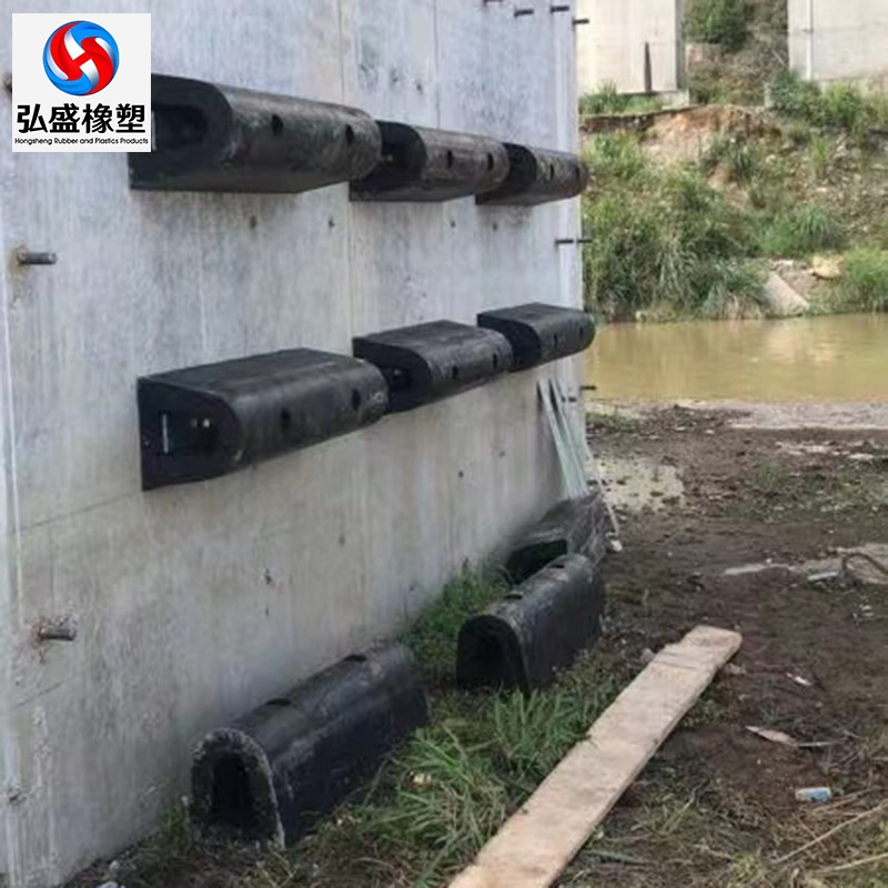 厂家批发D型150*1500L船用防撞护舷码头港口船坞防撞条防护桥梁
