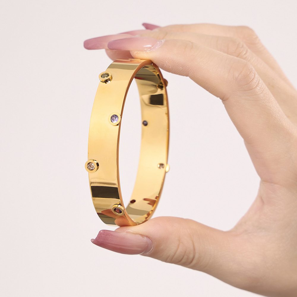 Brazalete de textura de zircón de color incrustado a mano Europa y Estados Unidos de acero inoxidable transfronterizo no desvanecido pulsera de viaje de moda