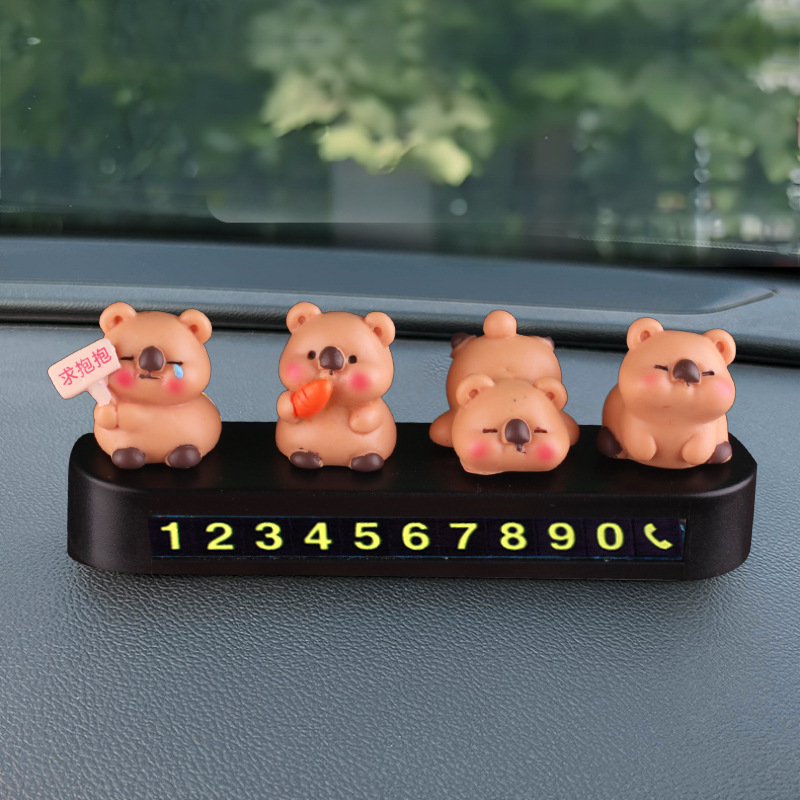 Placa de estacionamiento temporal para automóvil, decoración de placas de matrícula, muñeca wombat, movimiento de automóvil, tarjeta de automóvil, teléfono, decoración femenina linda