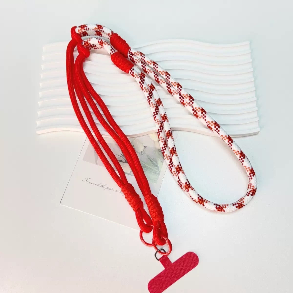 Versión coreana de la muñeca de cuello colgante de mensajero desmontable cordón de teléfono móvil de tres usos costura tejida cuerda resistente anti-pérdida colgante de dibujos animados