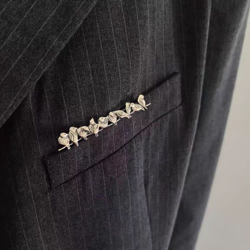 Vintage Silver Bird-Shaped Brooch, Niche Trendy Sweater Pin Accessory, Fashionable and Versatile Collar Pin Decoration