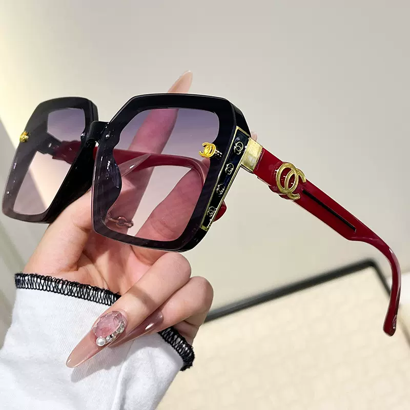 新款大框太阳镜时尚男女同款百搭网红素颜显脸小防紫外线高清墨镜