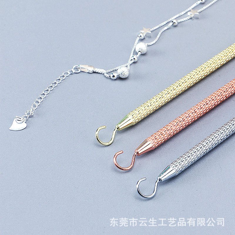 Original Patented Quick-Wearing Bracelets with Auxiliary Hand Ornaments to Wear Self-Service Artifacts with Wrist Jewelry Without Asking for Help