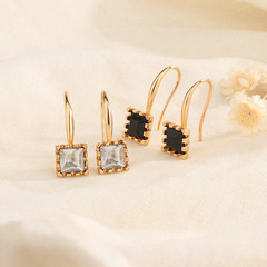 Delicate, small, minimalist square zirconia earrings for women, with a high-end, French internet celebrity style, versatile, cool and aloof earrings and accessories
