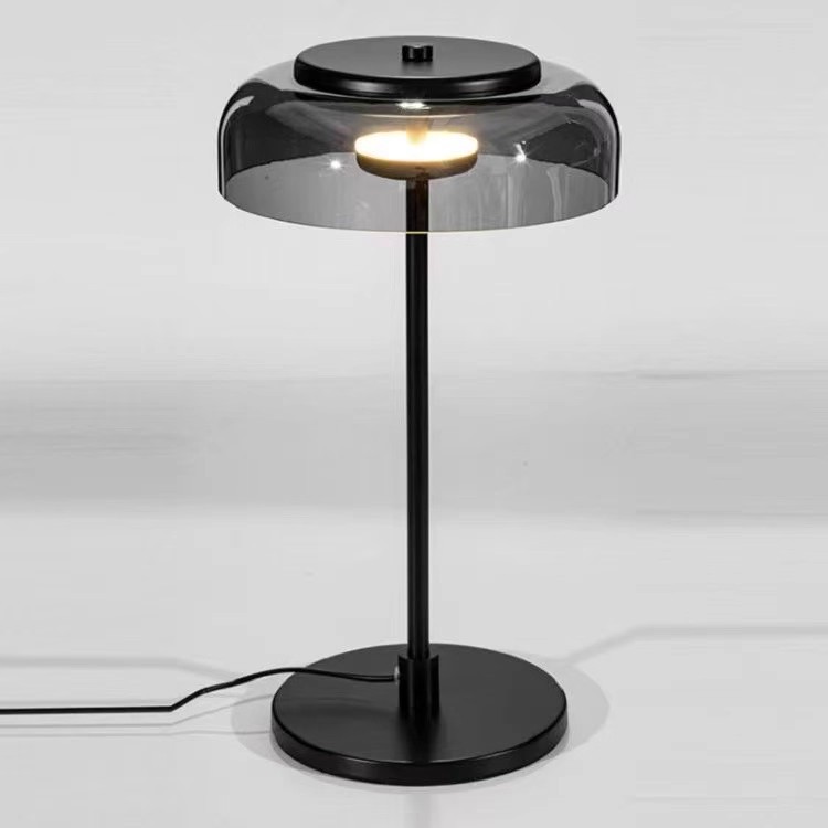 Lámpara de mesa de estudio creativa minimalista posmoderna de fábrica, modelo de diseñador de lujo ligero, lámpara de mesa de decoración de oficina