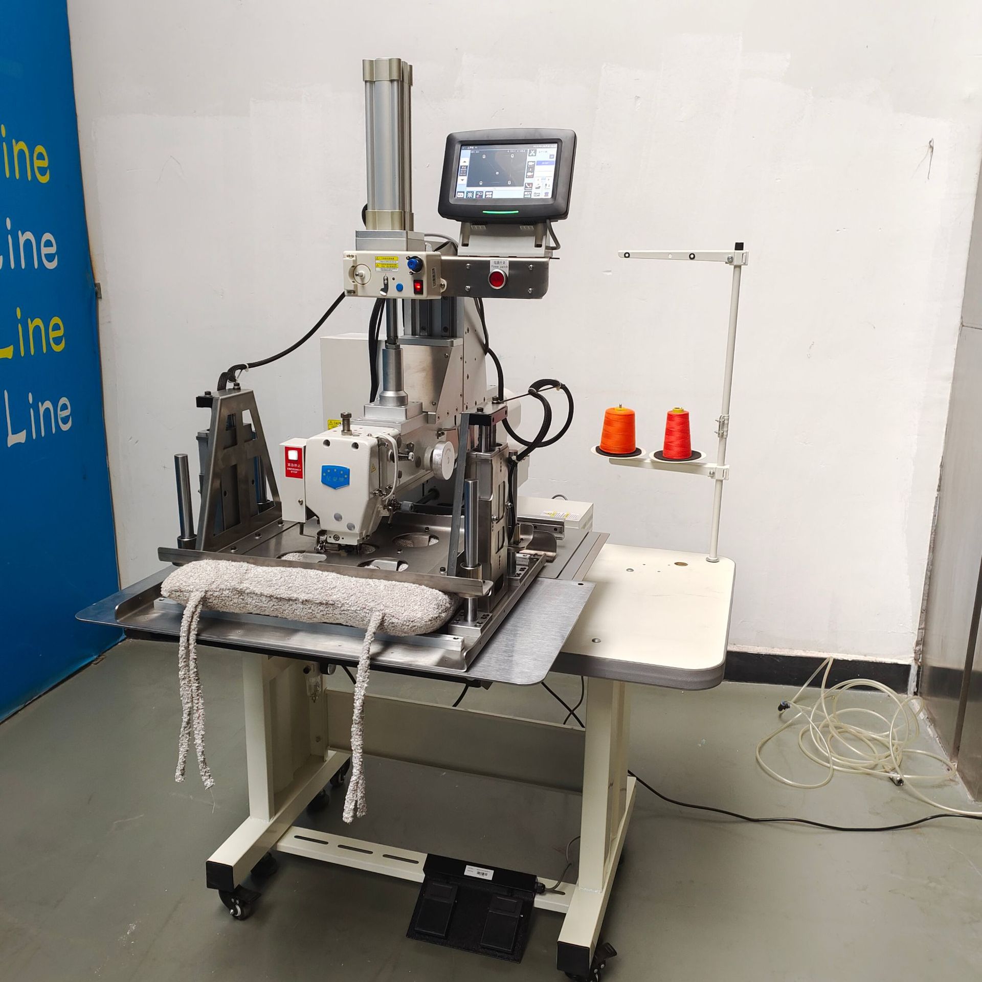 自动多孔座垫机  自动定点打圈机 圆孔花样缝纫机