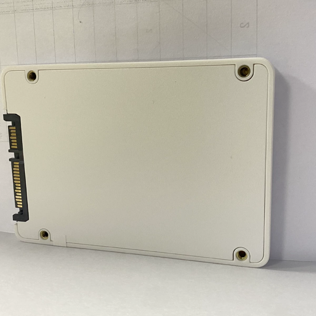 "Large batches of neutral solid-state drives found at the source High-speed SSD 120GB 128GB Capacity"