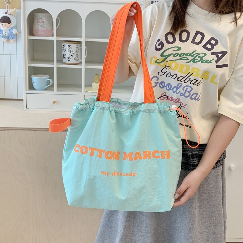 Simple and stylish handbag, high-end women's bag, suitable for daily commuting, with a unique design, casual and laid-back style, large-capacity shoulder bag