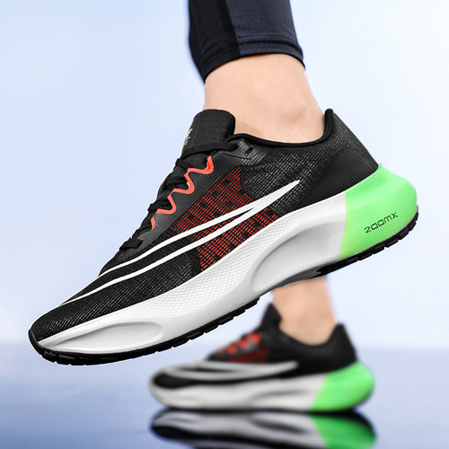 New Sports Shoes Breathable Mesh Flyknit Running Shoes Comfortable Soft Sole Shock Absorbing Running Shoes for Middle School Students Physical Education Shoes
