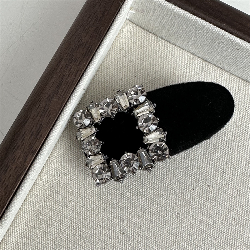 Fermaglio per capelli a forma di becco d'anatra con strass quadrati floccati in stile coreano Mini fermaglio per capelli con frangia piccola di alta qualità_voghion.com