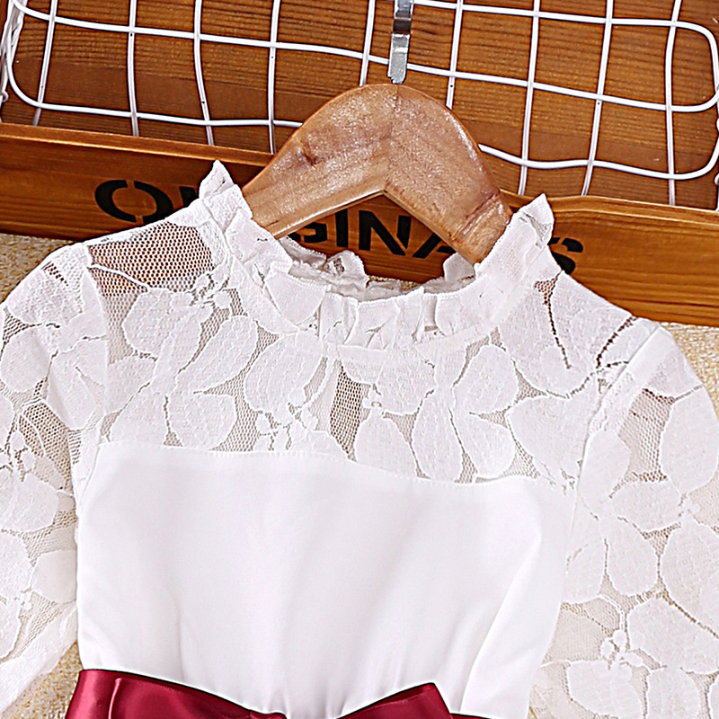 Vestido princesa em renda com manga comprida estilo casual_voghion.com