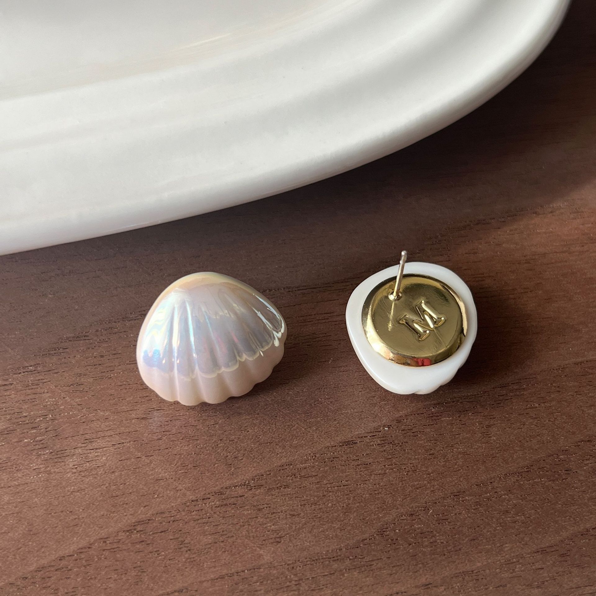 Wholesale Jewelry Simple Style Shell Imitation Pearl Alloy Resin Ear Studs display picture 3