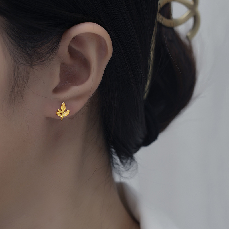 Pendientes de plata esterlina Aguja de plata de ley Chica dulce sauce hoja Stud pendientes 925 al por mayor diamante incrustado pequeño retoño aretes de plata oreja hueso Stud