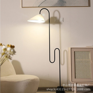 Creative musical note vertical floor lamp living room bedroom sofa side atmosphere lamp mid-ancient vintage designer floor lamp