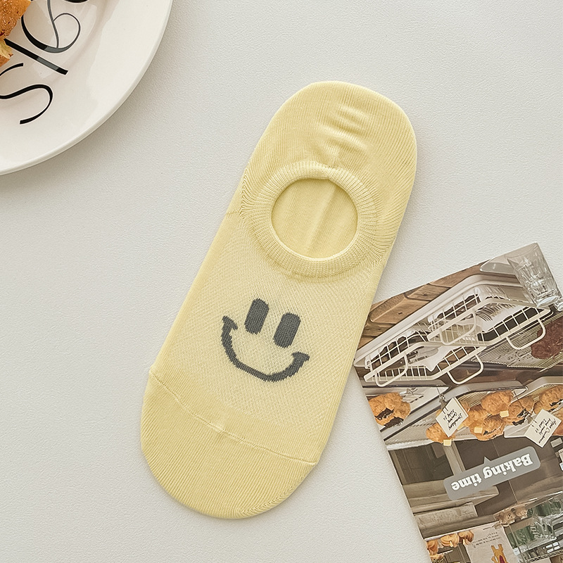 Calcetines de barco sonrientes para mujeres de verano delgadas no caen calcetines de tacones absorbentes de sudor antiolor calcetines invisibles de algodón Zhuhai al por mayor