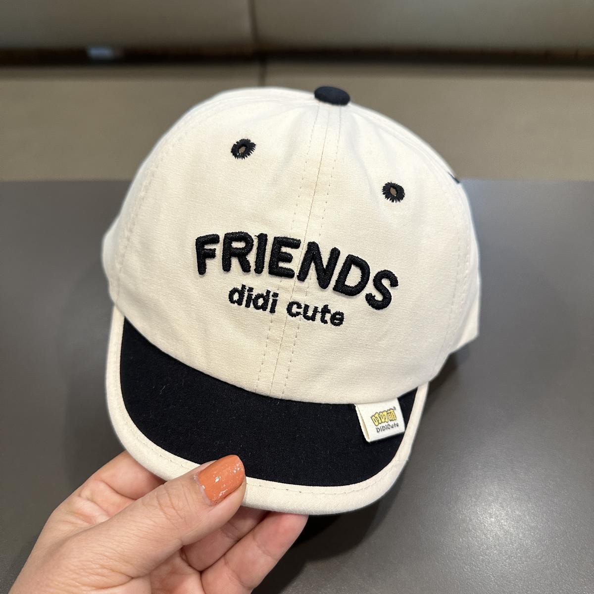 Sombrero de bebé primavera y otoño letras delgadas bordadas gorras de béisbol para niños y niñas sombrilla para bebés y niños gorras de protección solar de verano