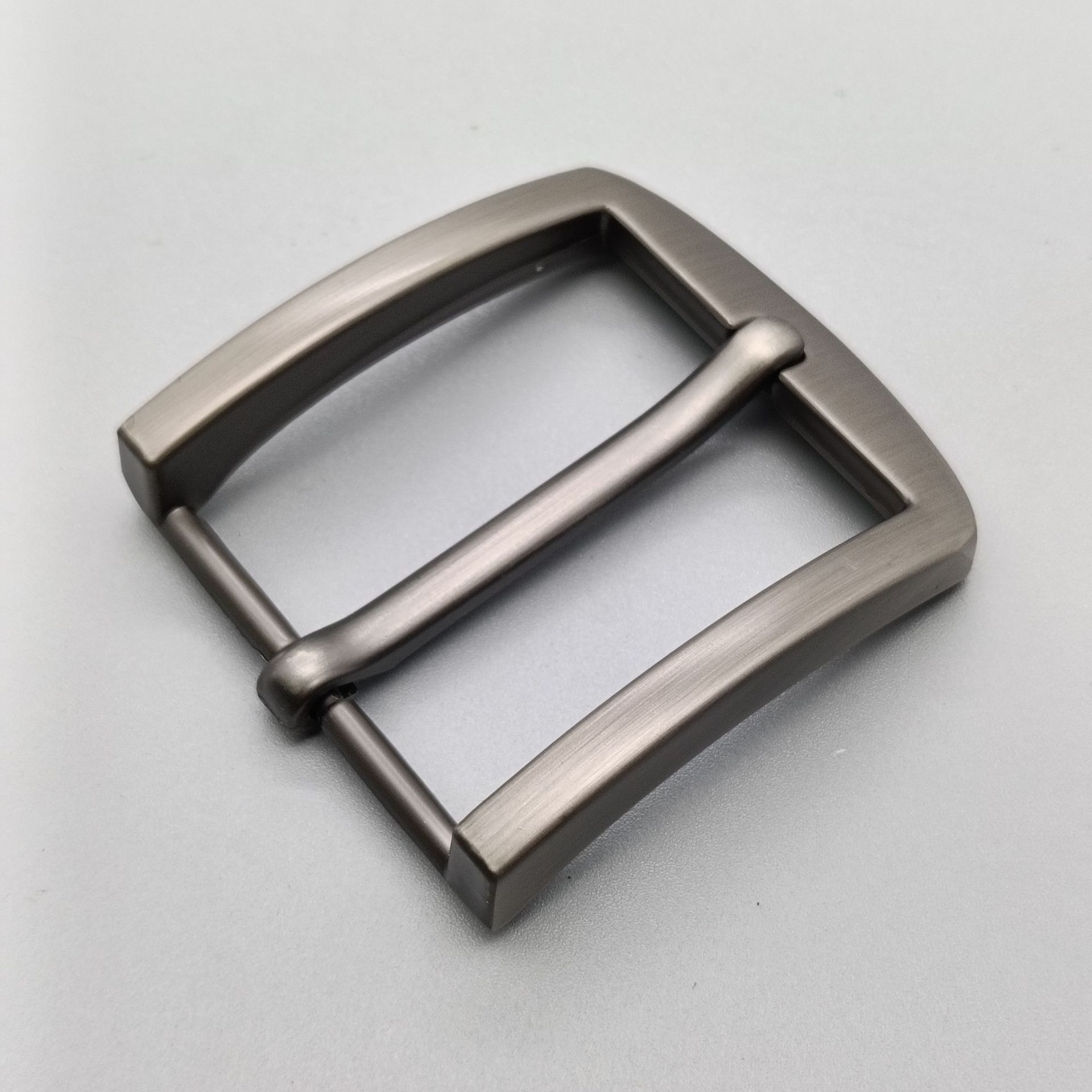 Comercio exterior al por mayor cinturón de aleación para hombres de alta gama hebilla 4.0 cinturón hebilla tipo aguja pistola de cuero dibujo negro